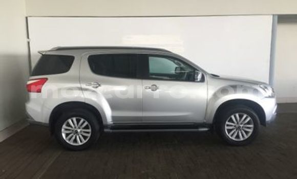 Buy Used Isuzu MU-X Silver Car in Beira in Sofala Buy Used Isuzu MU-X Silver Car in Beira in Sofala