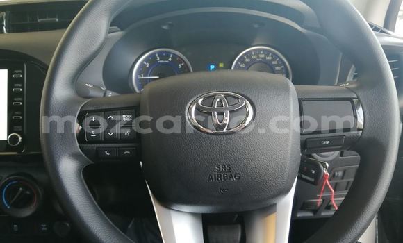 Comprar Usado Toyota Hilux Prata Carro em Gilé em Zambezia Comprar Usado Toyota Hilux Prata Carro em Gilé em Zambezia