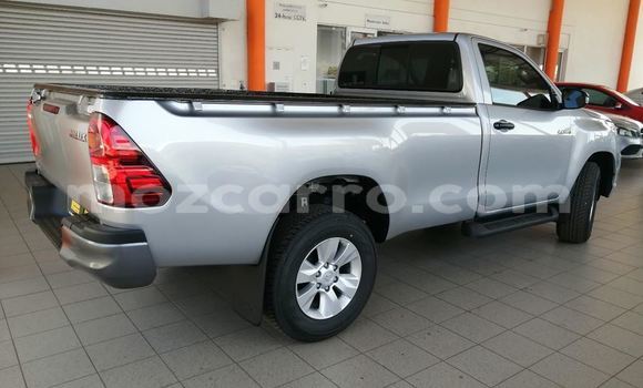 Comprar Usado Toyota Hilux Prata Carro em Gilé em Zambezia Comprar Usado Toyota Hilux Prata Carro em Gilé em Zambezia