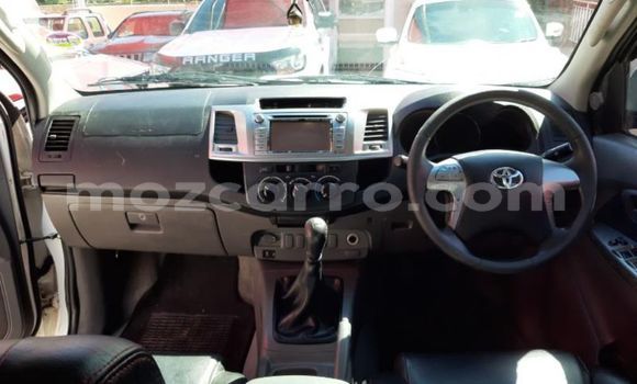Comprar Usado Toyota Hilux Branco Carro em Gilé em Zambezia Comprar Usado Toyota Hilux Branco Carro em Gilé em Zambezia