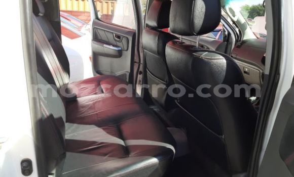 Comprar Usado Toyota Hilux Branco Carro em Gilé em Zambezia Comprar Usado Toyota Hilux Branco Carro em Gilé em Zambezia