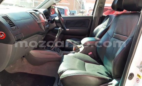 Comprar Usado Toyota Hilux Branco Carro em Gilé em Zambezia Comprar Usado Toyota Hilux Branco Carro em Gilé em Zambezia