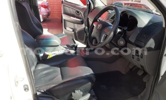 Comprar Usado Toyota Hilux Branco Carro em Gilé em Zambezia Comprar Usado Toyota Hilux Branco Carro em Gilé em Zambezia