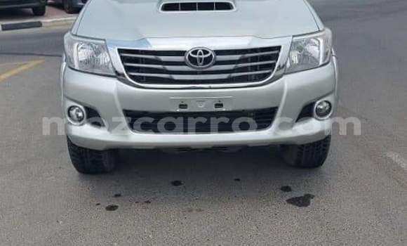 Nunua Ilio tumika Toyota Hilux Fedha Gari ndani ya Zumbo nchini Tete