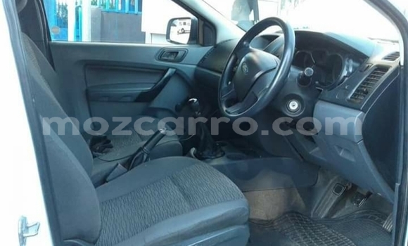 Tenga Tsaru Toyota Hilux Sirivha Mota in Zumbo in Tete Tenga Tsaru Toyota Hilux Sirivha Mota in Zumbo in Tete