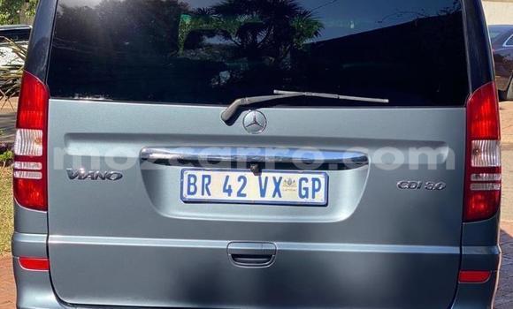 Tenga Tsaru Mercedes‒Benz Viano Sirivha Mota in Zumbo in Tete Tenga Tsaru Mercedes‒Benz Viano Sirivha Mota in Zumbo in Tete