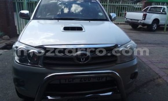 Comprar Usado Toyota Fortuner Prata Carro em Maputo em Maputo