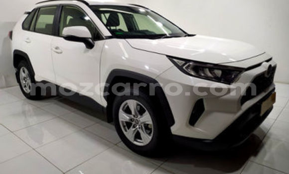 Buy Used Toyota RAV4 White Car in Xai-Xai in Gaza Buy Used Toyota RAV4 White Car in Xai-Xai in Gaza