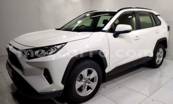 Buy Used Toyota RAV4 White Car in Xai-Xai in Gaza Buy Used Toyota RAV4 White Car in Xai-Xai in Gaza