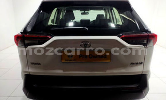 Buy Used Toyota RAV4 White Car in Xai-Xai in Gaza Buy Used Toyota RAV4 White Car in Xai-Xai in Gaza
