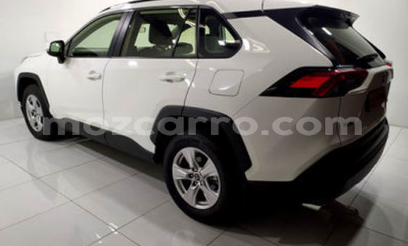 Buy Used Toyota RAV4 White Car in Xai-Xai in Gaza Buy Used Toyota RAV4 White Car in Xai-Xai in Gaza