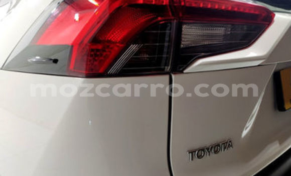 Buy Used Toyota RAV4 White Car in Xai-Xai in Gaza Buy Used Toyota RAV4 White Car in Xai-Xai in Gaza