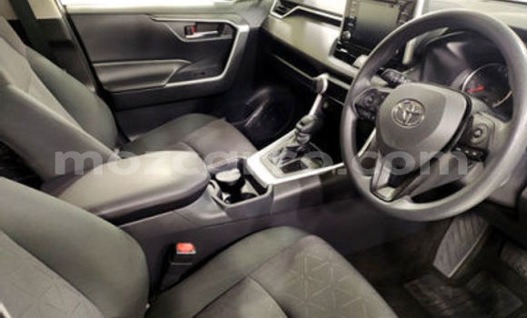 Buy Used Toyota RAV4 White Car in Xai-Xai in Gaza Buy Used Toyota RAV4 White Car in Xai-Xai in Gaza