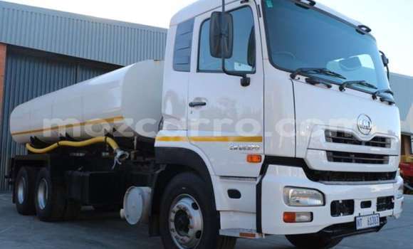 Comprar Usado Nissan UD Branco Caminhão em Maputo em Maputo