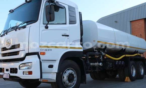 Nunua Ilio tumika Nissan UD Nyeupe Lori ndani ya Maputo nchini Maputo Nunua Ilio tumika Nissan UD Nyeupe Lori ndani ya Maputo nchini Maputo