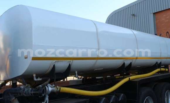 Nunua Ilio tumika Nissan UD Nyeupe Lori ndani ya Maputo nchini Maputo Nunua Ilio tumika Nissan UD Nyeupe Lori ndani ya Maputo nchini Maputo