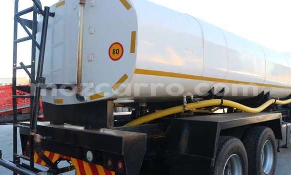 Nunua Ilio tumika Nissan UD Nyeupe Lori ndani ya Maputo nchini Maputo Nunua Ilio tumika Nissan UD Nyeupe Lori ndani ya Maputo nchini Maputo