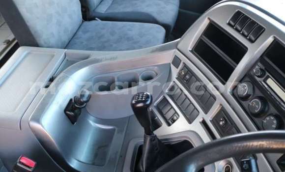 Nunua Ilio tumika Nissan UD Nyeupe Lori ndani ya Maputo nchini Maputo Nunua Ilio tumika Nissan UD Nyeupe Lori ndani ya Maputo nchini Maputo