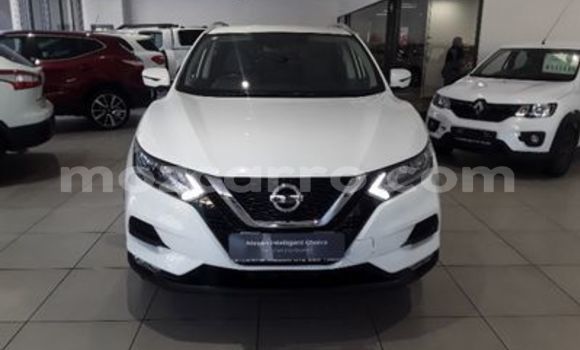 Buy Used Nissan Qashqai White Car in Mecula in Niassa Buy Used Nissan Qashqai White Car in Mecula in Niassa
