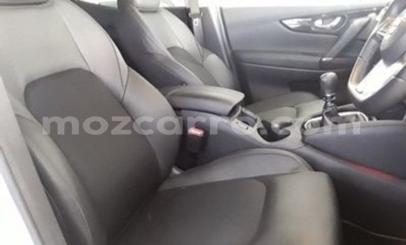 Buy Used Nissan Qashqai White Car in Mecula in Niassa Buy Used Nissan Qashqai White Car in Mecula in Niassa