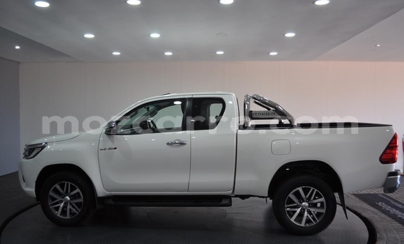 Tenga Imported Toyota Hilux Chena Mota in Zumbo in Tete