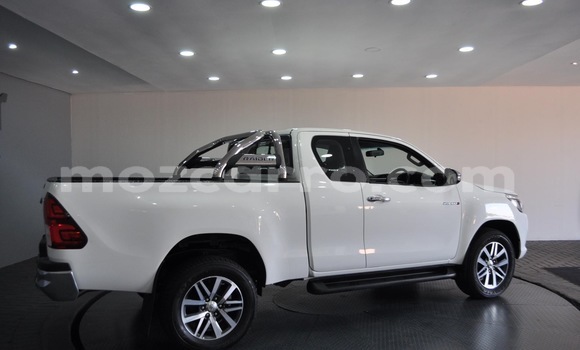 Tenga Imported Toyota Hilux Chena Mota in Zumbo in Tete Tenga Imported Toyota Hilux Chena Mota in Zumbo in Tete