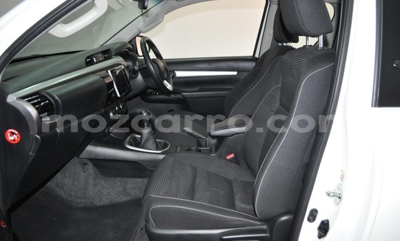 Tenga Imported Toyota Hilux Chena Mota in Zumbo in Tete Tenga Imported Toyota Hilux Chena Mota in Zumbo in Tete