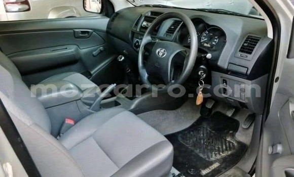 Tenga Imported Toyota Hilux Sirivha Mota in Zumbo in Tete Tenga Imported Toyota Hilux Sirivha Mota in Zumbo in Tete