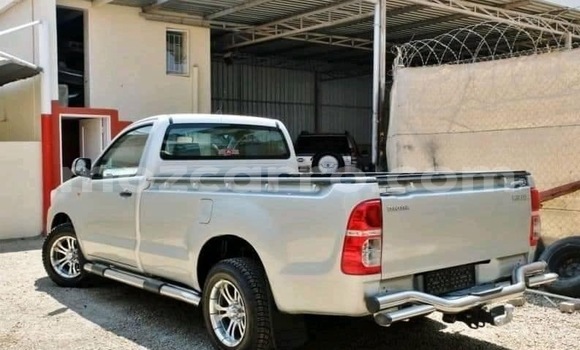 Tenga Imported Toyota Hilux Sirivha Mota in Zumbo in Tete Tenga Imported Toyota Hilux Sirivha Mota in Zumbo in Tete
