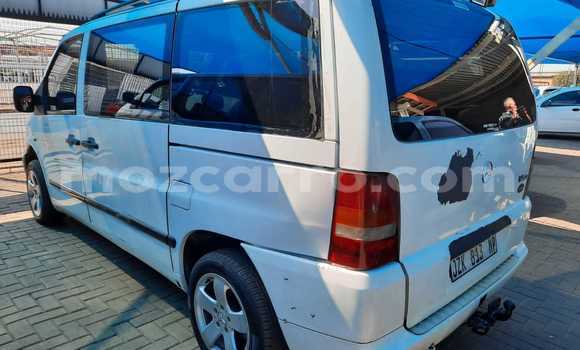 Tenga Tsaru Mercedes‒Benz Vito Chena Mota in Achachinja in Tete Tenga Tsaru Mercedes‒Benz Vito Chena Mota in Achachinja in Tete