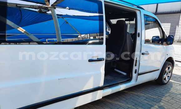 Tenga Tsaru Mercedes‒Benz Vito Chena Mota in Achachinja in Tete Tenga Tsaru Mercedes‒Benz Vito Chena Mota in Achachinja in Tete