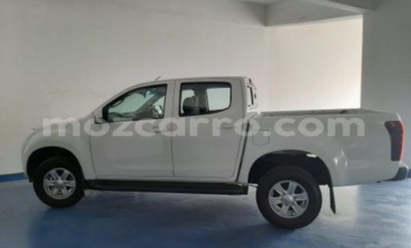 Buy Used Isuzu KB White Car in Beira in Sofala Buy Used Isuzu KB White Car in Beira in Sofala