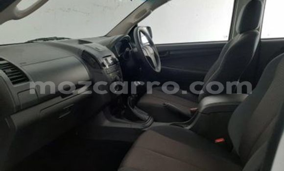 Buy Used Isuzu KB White Car in Beira in Sofala Buy Used Isuzu KB White Car in Beira in Sofala