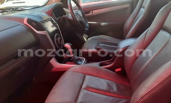 Tenga Tsaru Isuzu KB Bhuruu Mota in Achachinja in Tete Tenga Tsaru Isuzu KB Bhuruu Mota in Achachinja in Tete