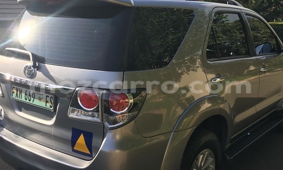 Comprar Usado Toyota Fortuner Prata Carro em Mutarara em Tete Comprar Usado Toyota Fortuner Prata Carro em Mutarara em Tete
