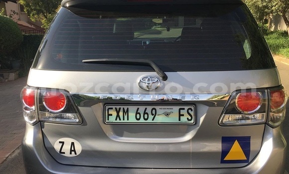 Comprar Usado Toyota Fortuner Prata Carro em Mutarara em Tete Comprar Usado Toyota Fortuner Prata Carro em Mutarara em Tete