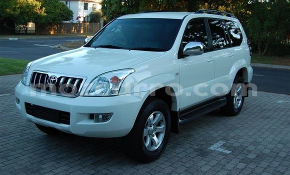 Tenga Tsaru Toyota Land Cruiser Prado Tsvuku Mota in Maputo in Maputo