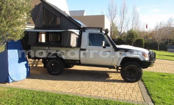 Comprar Usado Toyota Land Cruiser Vermelho Carro em Maputo em Maputo