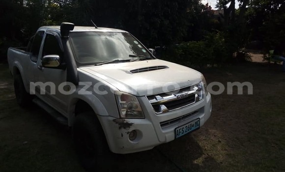 Comprar Usado Isuzu KB Branco Carro em Maputo em Maputo