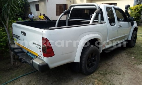 Comprar Usado Isuzu KB Branco Carro em Maputo em Maputo Comprar Usado Isuzu KB Branco Carro em Maputo em Maputo