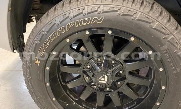 Nunua Ilio tumika Toyota Prado Fedha Gari ndani ya Maputo nchini Maputo Nunua Ilio tumika Toyota Prado Fedha Gari ndani ya Maputo nchini Maputo