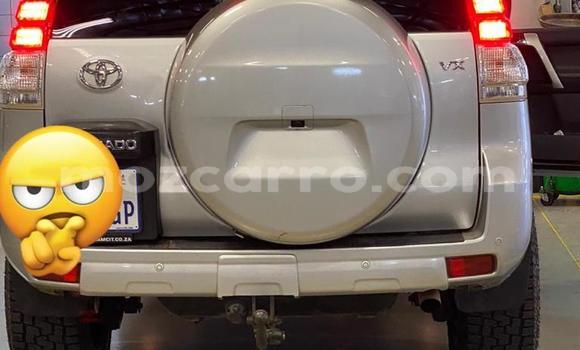 Nunua Ilio tumika Toyota Prado Fedha Gari ndani ya Maputo nchini Maputo Nunua Ilio tumika Toyota Prado Fedha Gari ndani ya Maputo nchini Maputo