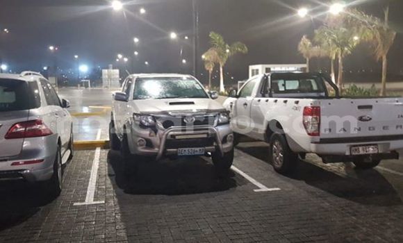 Buy Used Toyota Hilux Silver Car in Maputo in Maputo Buy Used Toyota Hilux Silver Car in Maputo in Maputo