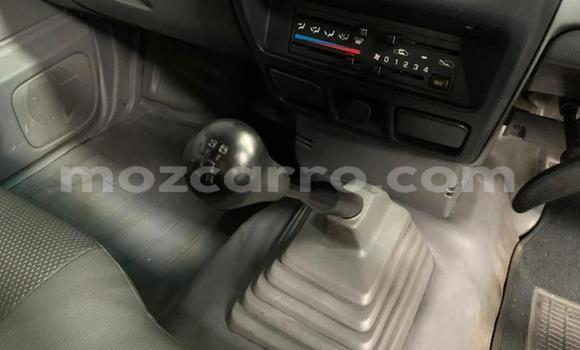 Comprar Usado Nissan NP 300 Branco Carro em Beira em Sofala Comprar Usado Nissan NP 300 Branco Carro em Beira em Sofala