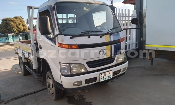 Comprar Usado Toyota Dyna Branco Carro em Ancuabe em Cabo Delgado