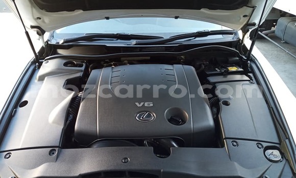 Buy Used Lexus IS White Car in Ancuabe in Cabo Delgado Buy Used Lexus IS White Car in Ancuabe in Cabo Delgado