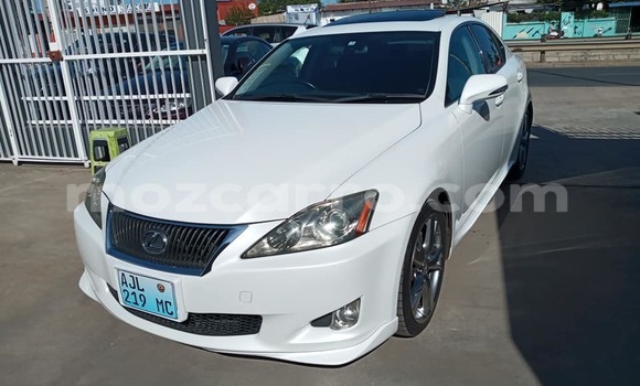 Buy Used Lexus IS White Car in Ancuabe in Cabo Delgado Buy Used Lexus IS White Car in Ancuabe in Cabo Delgado