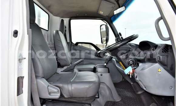 Comprar Usado Hino 300 Series Branco Caminhão em Maputo em Maputo Comprar Usado Hino 300 Series Branco Caminhão em Maputo em Maputo