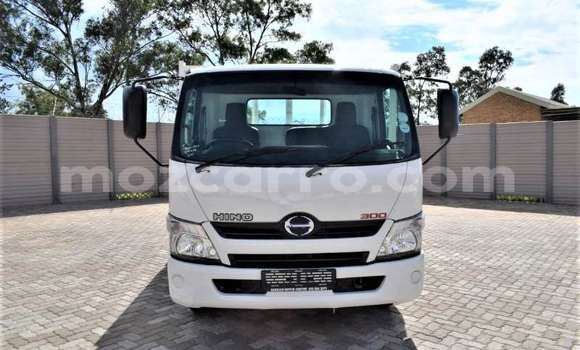 Comprar Usado Hino 300 Series Branco Caminhão em Maputo em Maputo Comprar Usado Hino 300 Series Branco Caminhão em Maputo em Maputo