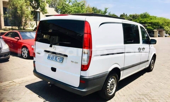 Tenga Tsaru Mercedes‒Benz Vito Chena Mota in Achachinja in Tete Tenga Tsaru Mercedes‒Benz Vito Chena Mota in Achachinja in Tete